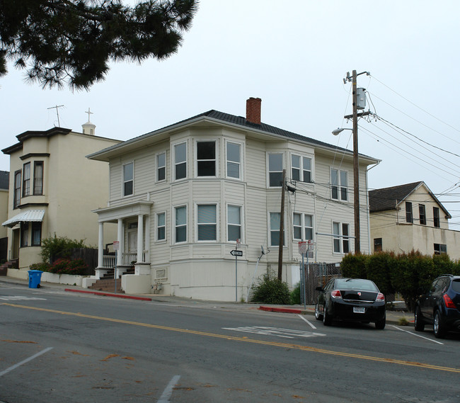 616 Sacramento St in Vallejo, CA - Foto de edificio - Building Photo