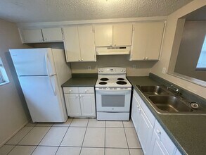 4128 Shoreline Dr in New Port Richey, FL - Building Photo - Building Photo