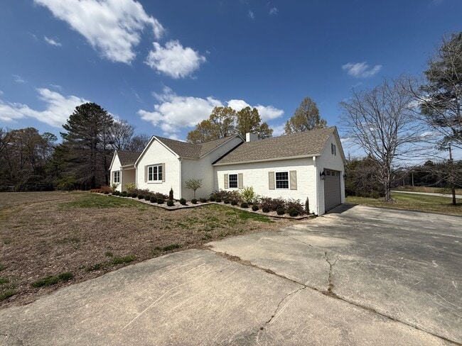 1447 N Old Greensboro Rd in High Point, NC - Building Photo - Building Photo