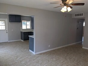 8325 Fillmore Ave in Bakersfield, CA - Building Photo - Building Photo