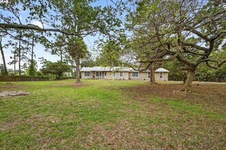 16932 Okeechobee Blvd in The Acreage, FL - Foto de edificio - Building Photo