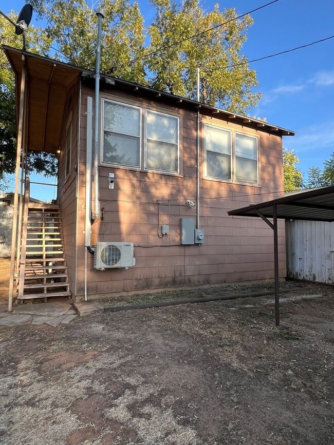 property at 1707 Kemp Blvd