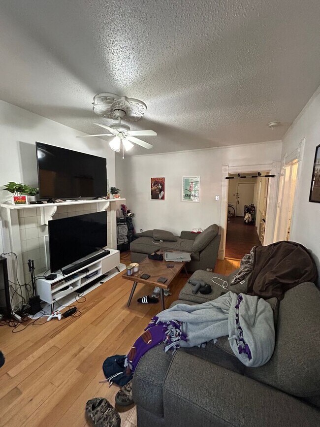 property at 2718 N Wilton Ave