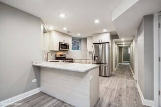 5915 N Artesian Ave in Chicago, IL - Building Photo - Building Photo