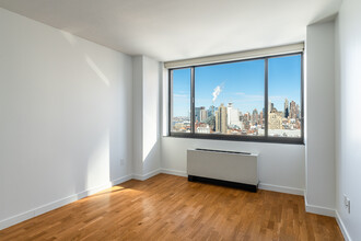 420 W 42nd St in New York, NY - Building Photo - Interior Photo