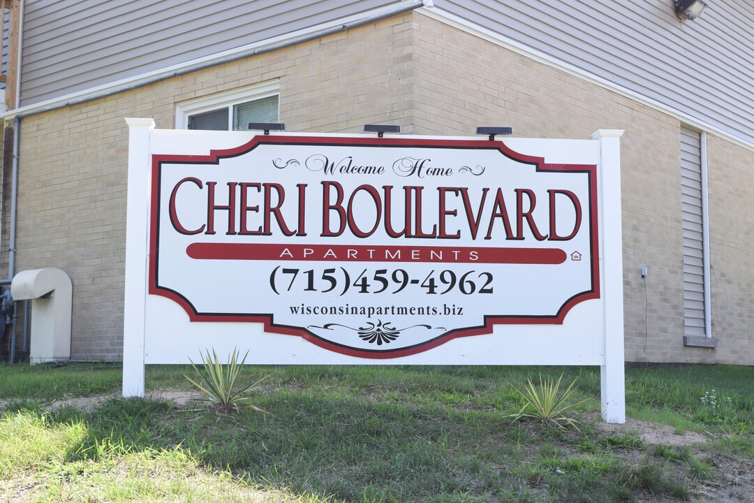 Cheri Blvd in Marinette, WI - Foto de edificio