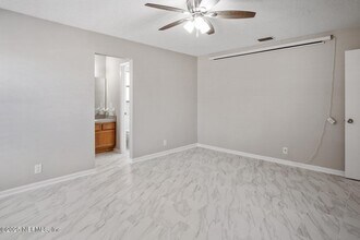 7650 Cranberry Ln S in Jacksonville, FL - Building Photo - Building Photo