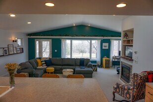 4060 Victoria St N in Shoreview, MN - Building Photo