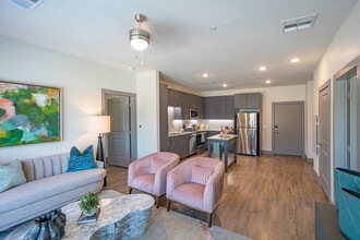 Broadvue Apartments in Oklahoma City, OK - Building Photo - Interior Photo