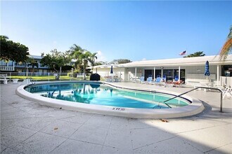 2170 NE 51st Ct in Fort Lauderdale, FL - Foto de edificio - Building Photo