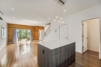 4276 S Greenbelt Station Dr in Seattle, WA - Building Photo - Building Photo