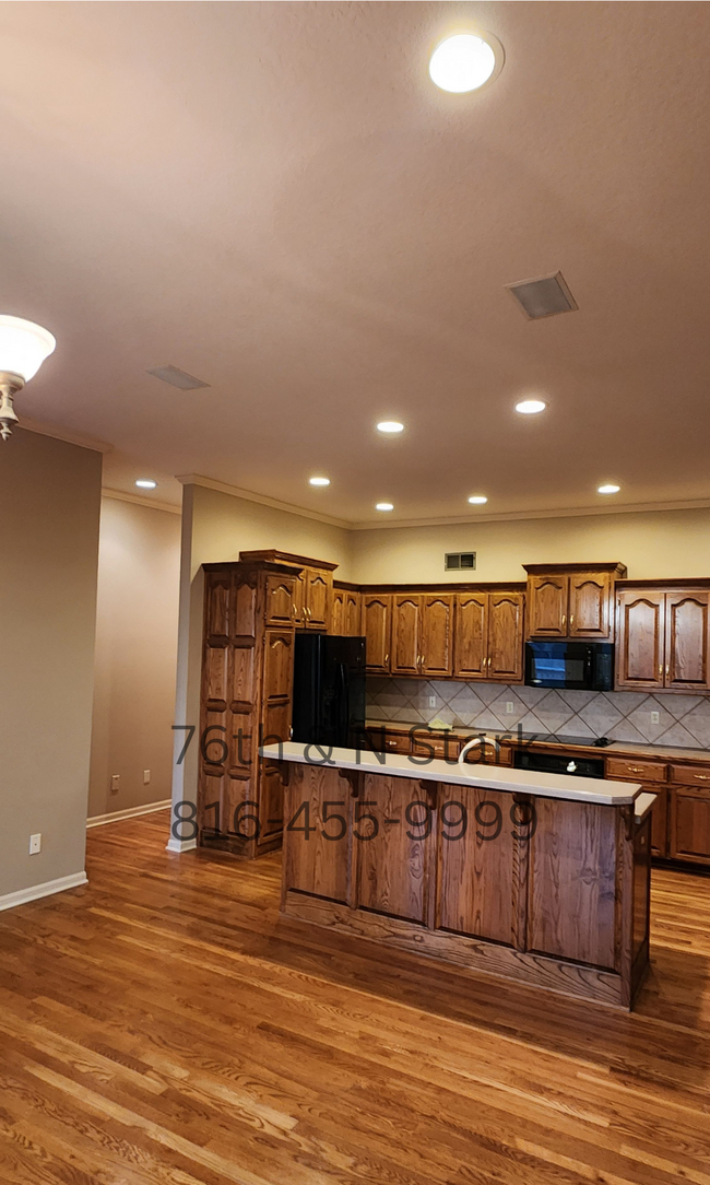 property at 6003 N Norton Ave