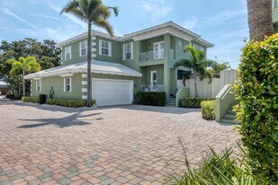 357 Tierra Mar Ln in Siesta Key, FL - Building Photo