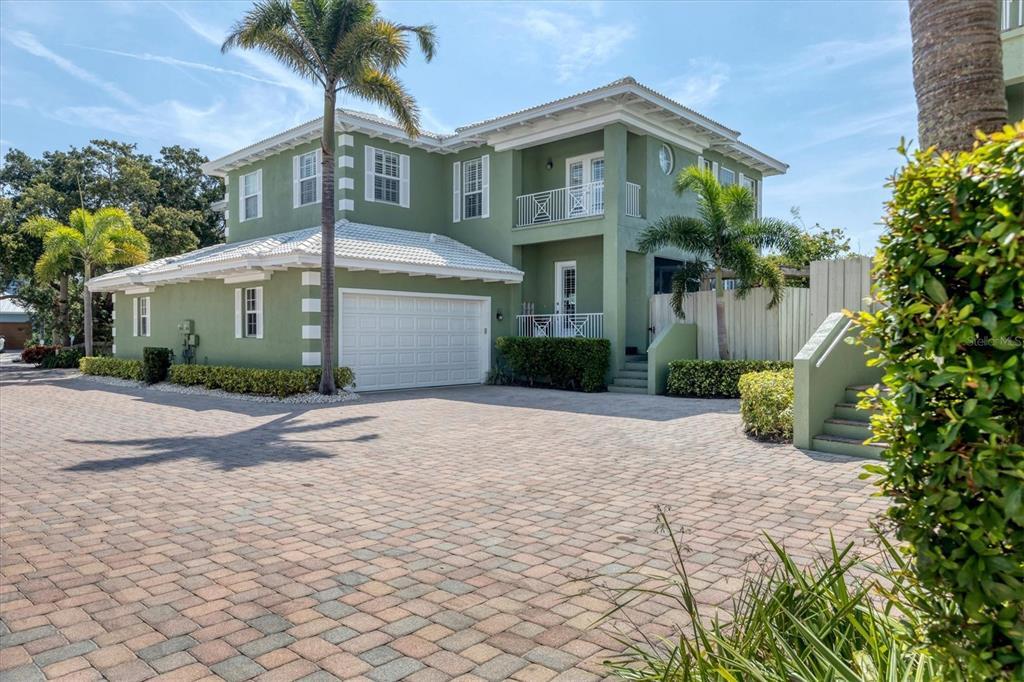 357 Tierra Mar Ln in Siesta Key, FL - Building Photo