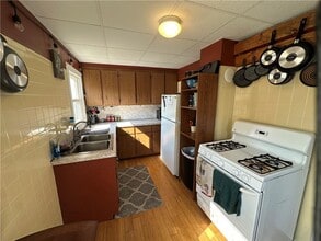 45 Ledward Ave in Westerly, RI - Building Photo - Building Photo