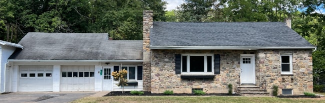 2013 Howells Ln in Tannersville, PA - Building Photo - Building Photo