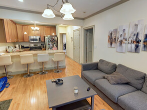 531 Newbury St, Unit 2 in Boston, MA - Building Photo - Building Photo