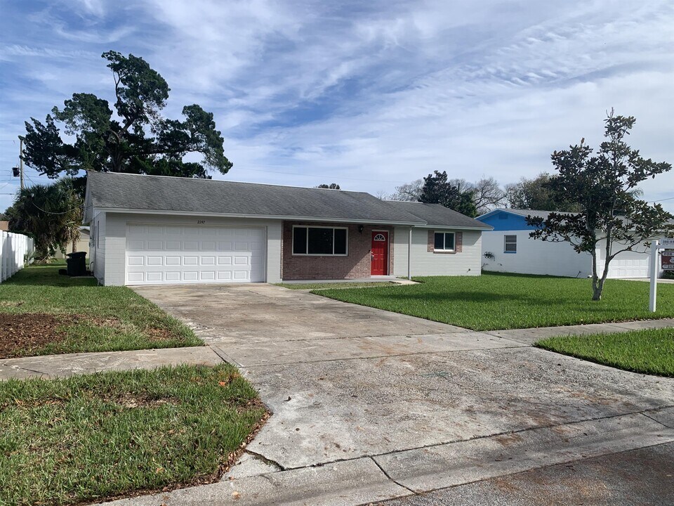 2247 Green St in South Daytona, FL - Building Photo