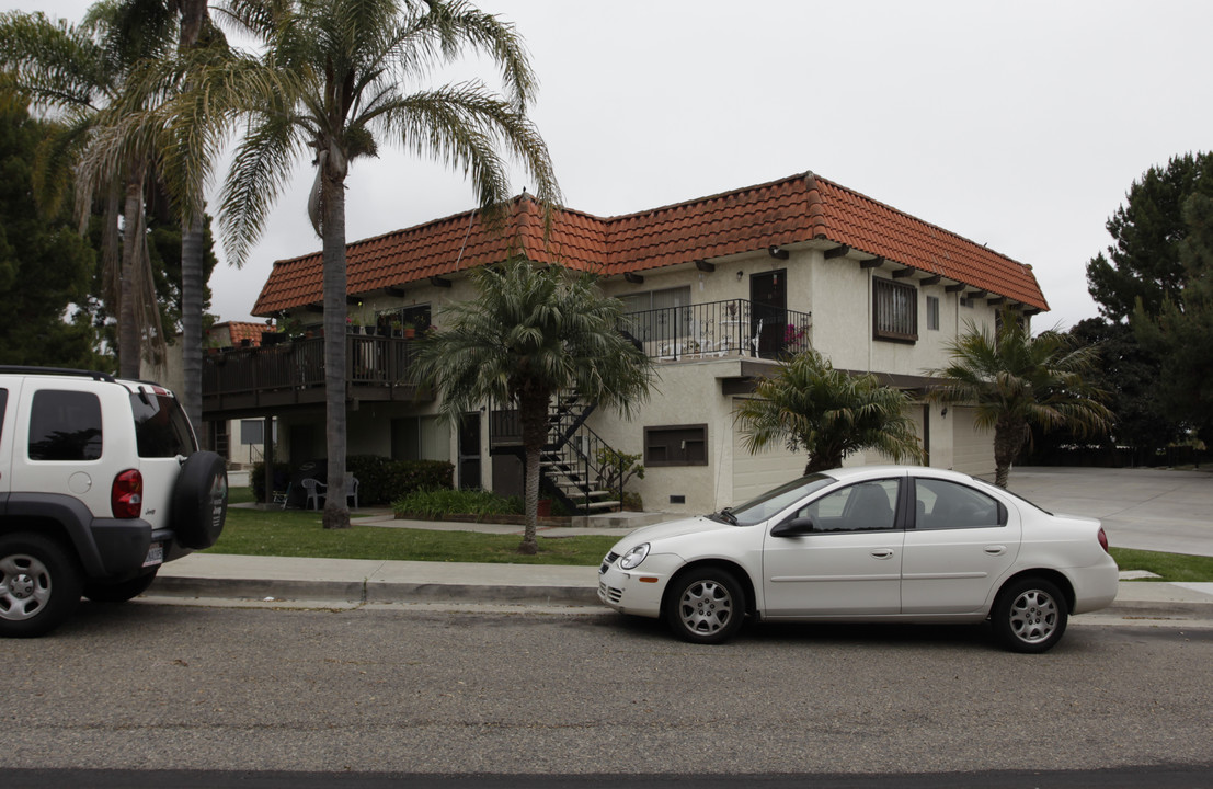 27512 Del Gado Rd in Capistrano Beach, CA - Foto de edificio