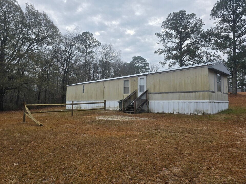 885 Temple Rd in Bunnlevel, NC - Building Photo