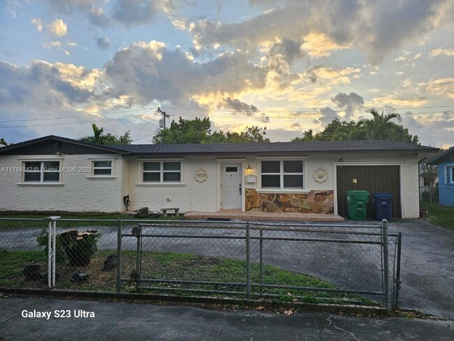 19730 NE 10th Ct in Miami, FL - Building Photo - Building Photo