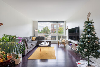 1244 W Devon Ave in Chicago, IL - Building Photo - Interior Photo