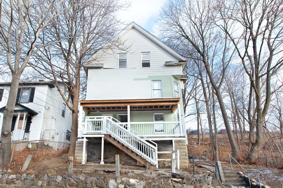 49 Ashley St in Waterbury, CT - Building Photo