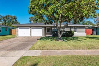 322 24th Ave N in Texas City, TX - Building Photo - Building Photo