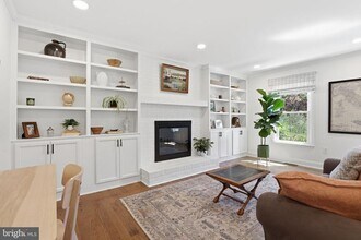 20019 Great Falls Forest Dr in Great Falls, VA - Building Photo - Building Photo