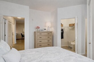 The Meadows in Tacoma, WA - Building Photo - Building Photo