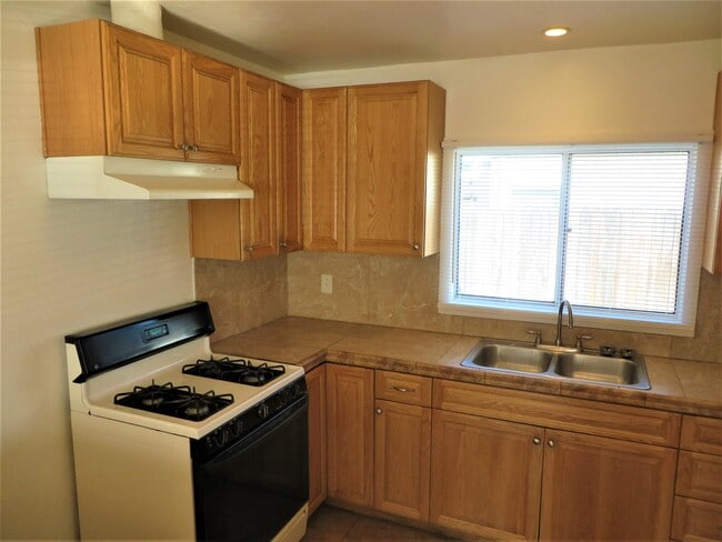 323 W Glenoaks Blvd in Glendale, CA - Building Photo - Building Photo