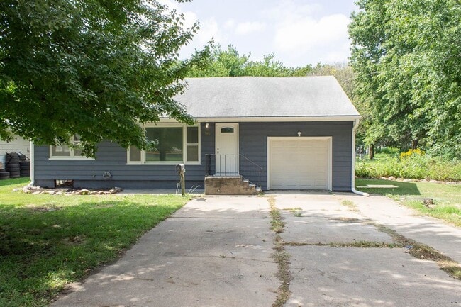 509 Locust St in Wamego, KS - Building Photo - Building Photo