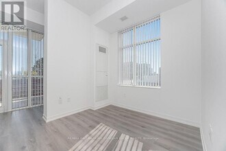 28 Interchange Wy in Vaughan, ON - Building Photo - Building Photo