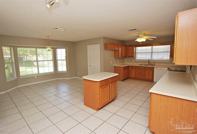 1015 Glades Ln in Pensacola, FL - Building Photo - Building Photo