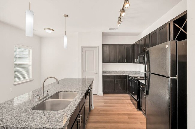 Boulevard at Lakeside in Oklahoma City, OK - Building Photo - Building Photo