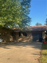 215 W Highland St in Siloam Springs, AR - Building Photo - Building Photo