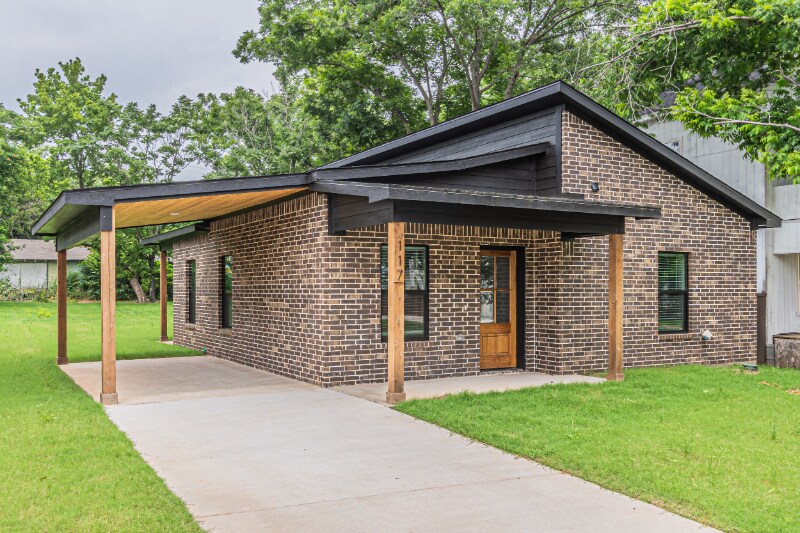117 W Sears St in Denison, TX - Building Photo