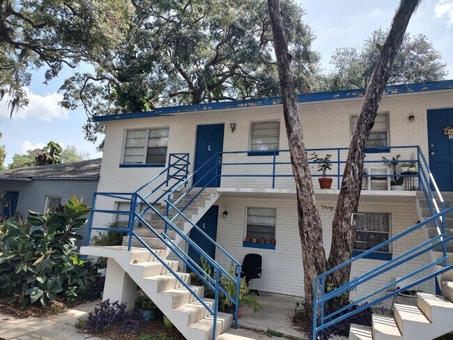 property at 119 Lithia Pinecrest Rd