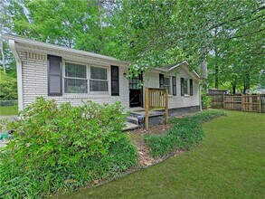 8438 Stonewall Jackson Dr in Jonesboro, GA - Building Photo - Building Photo