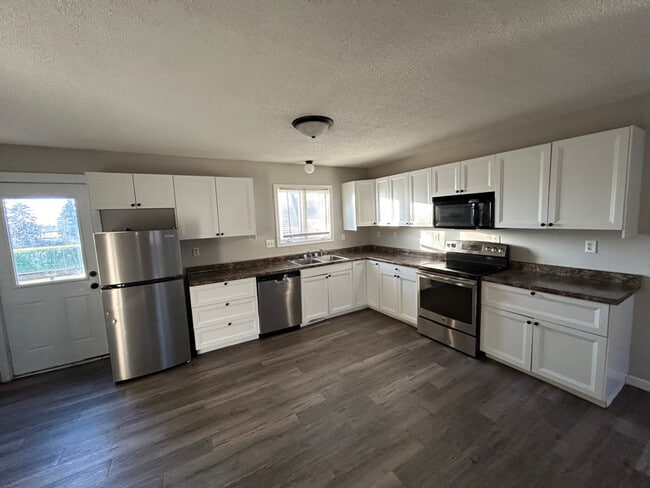 221 2nd St N in Breckenridge, MN - Foto de edificio - Building Photo