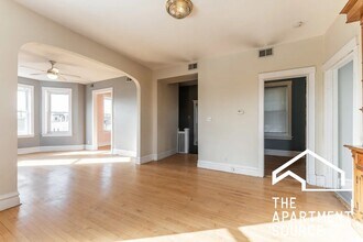 2042 W Armitage Ave in Chicago, IL - Building Photo - Building Photo