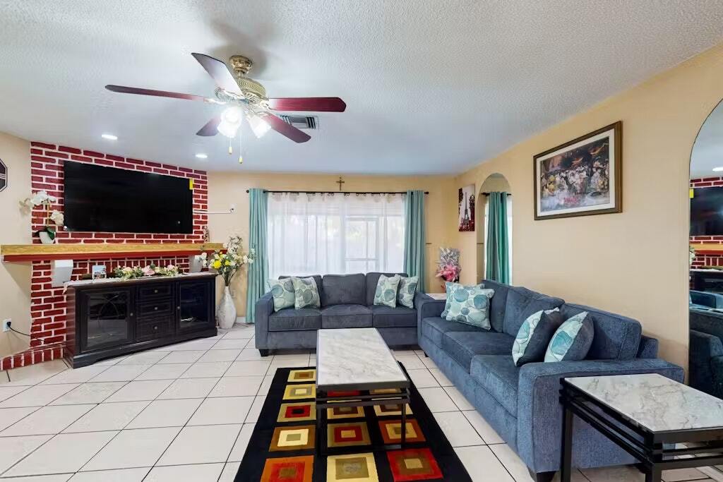 4015 Audubon Dr in Largo, FL - Building Photo
