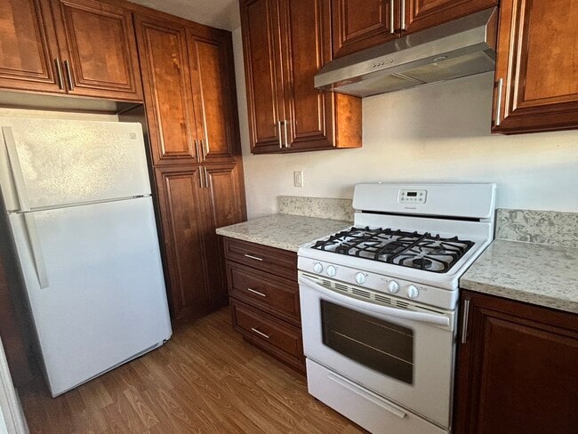 2032-2106 Delaware Ave in Santa Monica, CA - Building Photo - Building Photo