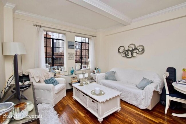 5 Tudor City Pl in New York, NY - Building Photo - Building Photo