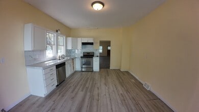 212 W 14th St in Horton, KS - Building Photo - Building Photo