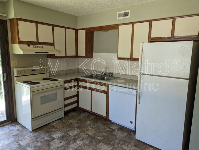 property at 1012 NE Lindsay Ave