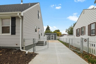 1003 E Hopkins Dr in Bellevue, NE - Building Photo - Building Photo