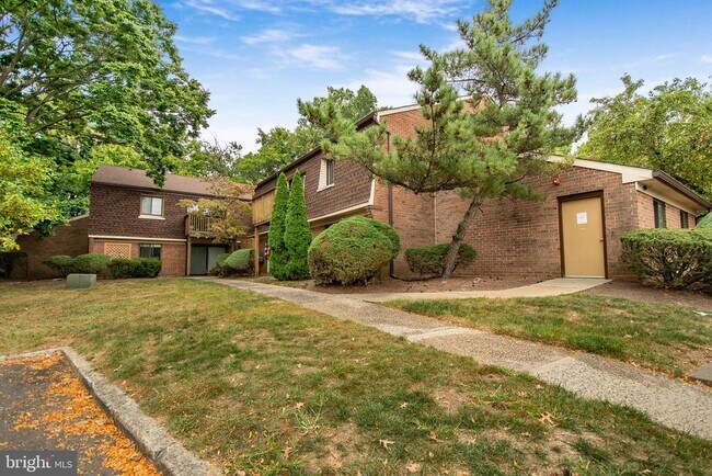 606 Meadow Woods Ln in Lawrence Township, NJ - Building Photo - Building Photo