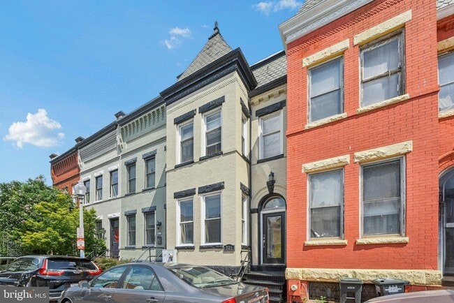 property at 321 Elm St NW