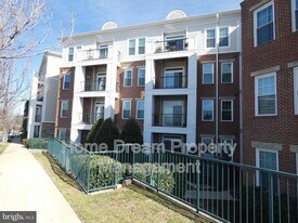 2465 Army Navy Dr in Arlington, VA - Building Photo